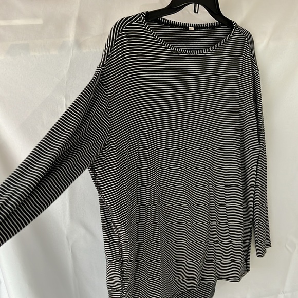 Lululemon black and white striped long sleeved shirt - Picture 3 of 4